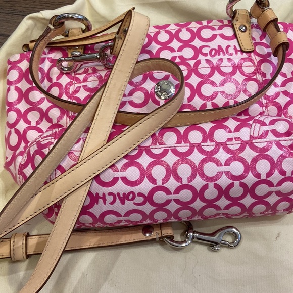 Coach pink hand bag - Picture 3 of 3